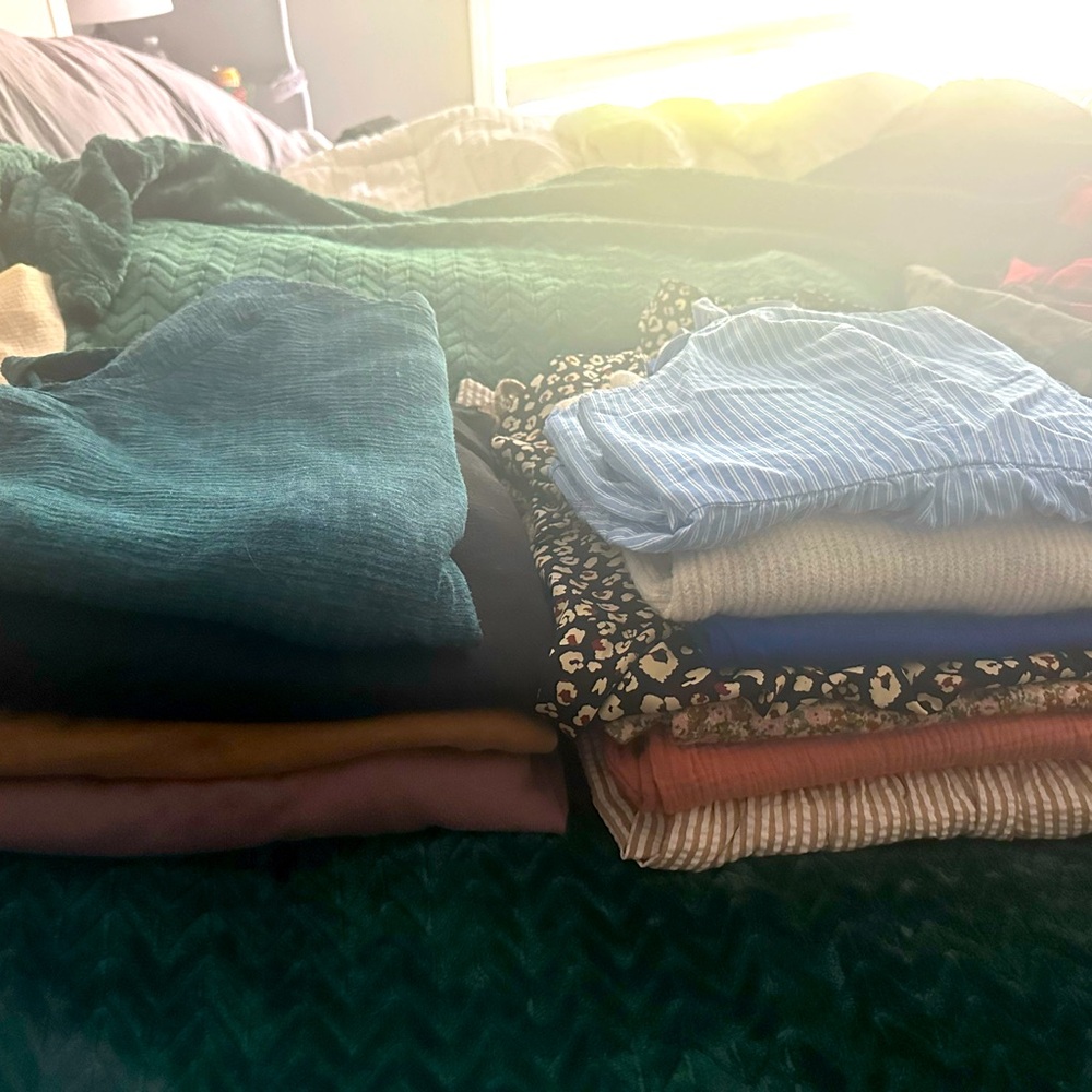 Mixed bundle of extra large tops.